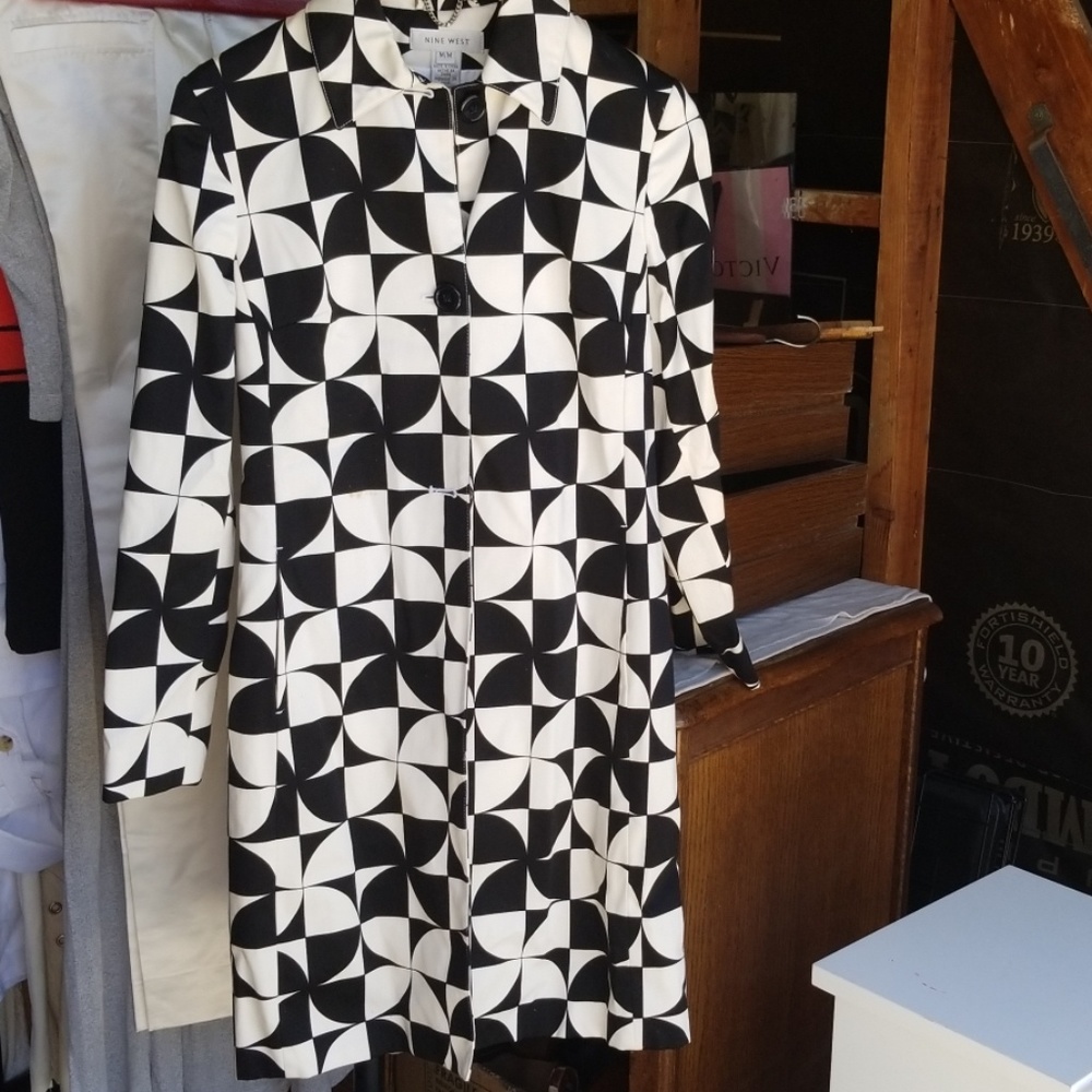 Clothes - Picture 4 of 8